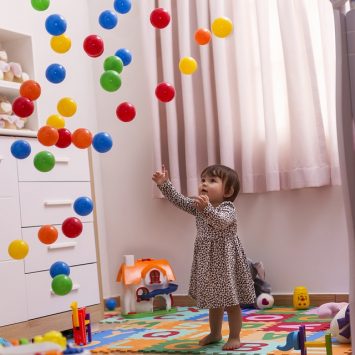 Jak przetrwać w domu z chorym dzieckiem? <br>– 7 propozycji zabaw